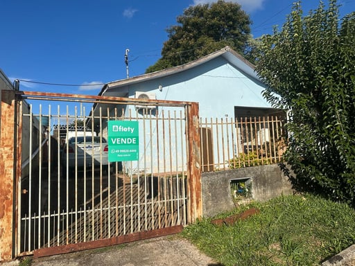 Casa à venda com 3 dormitórios, 2 banheiros, 2 vagas de garagens e 164m² de área privativa no bairro Santo Antônio
