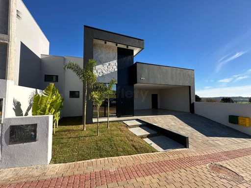 Casa à venda com 3 dormitórios, 3 banheiros, 2 vagas de garagens e 149m² de área privativa no bairro Vederti