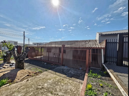 Casa para alugar com 2 dormitórios, 1 banheiro, 1 vaga de garagem e 50m² de área privativa no bairro Presidente Médici
