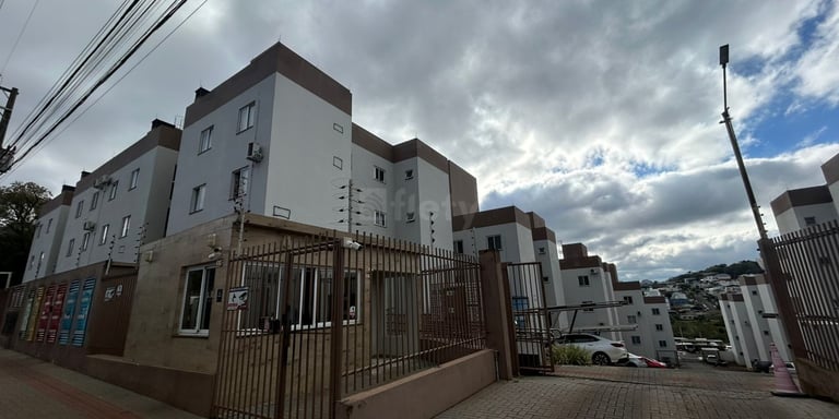 Apartamento para alugar com 2 dormitórios, 1 banheiro, 1 vaga de garagem e 48m² de área privativa no bairro Pinheirinho
