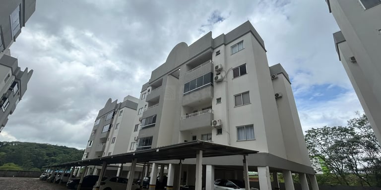 Apartamento para alugar com 2 dormitórios, 1 banheiro, 2 vagas de garagens e 65m² de área privativa no bairro Seminário