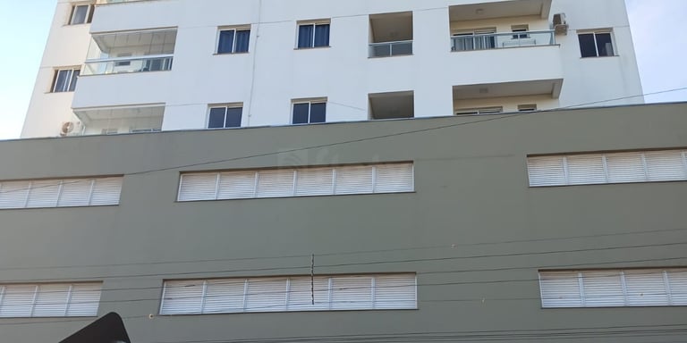 Apartamento à venda com 2 dormitórios, 1 banheiro, 1 vaga de garagem e 48m² de área privativa no bairro Santo Antônio
